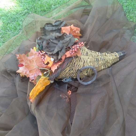 5 cornucopia baskets with faux fall arrangements - Picture 13 of 16